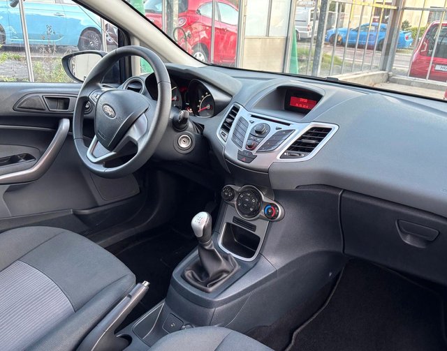 Ford Fiesta 1.25 Trend  SITZHEIZ./FINANZIER./EINPARKHILFE - bilder 2