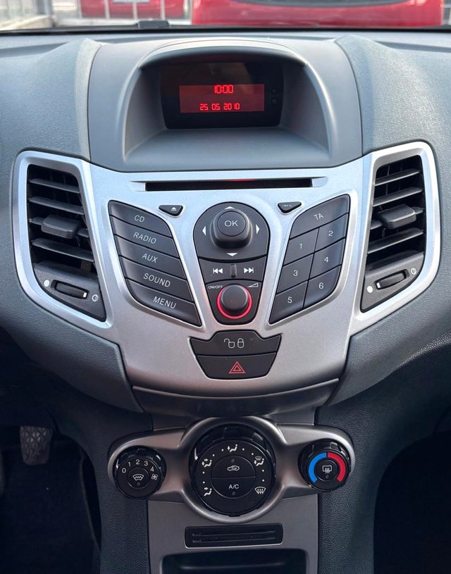 Ford Fiesta 1.25 Trend  SITZHEIZ./FINANZIER./EINPARKHILFE - bilder 10