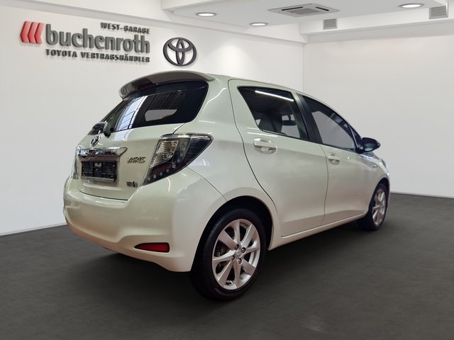 Toyota Yaris Hybrid Club + Navi - bilder 5