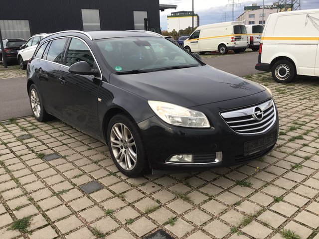 Opel Insignia A Sports Tourer Edition Used vehicle for sale | First registration 08/2010 | Price 9.750 €