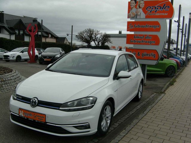 Volkswagen Golf 1.5 TSI Comfortline, ACC, NAVI, PDC - foto 1