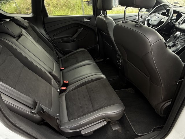 Ford Kuga ST-Line Pano Kamera Tempo LED 4x4 Winter - bilder 10