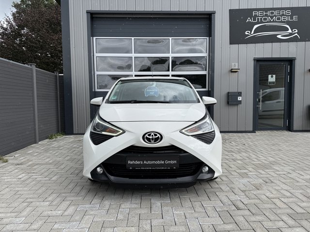 Toyota AYGO Kamera LED Scheckheft. 1.Hand - photo 5