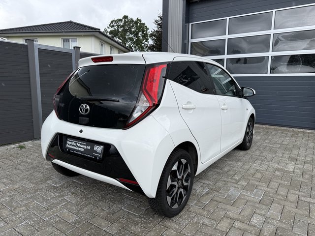Toyota AYGO Kamera LED Scheckheft. 1.Hand - photo 9