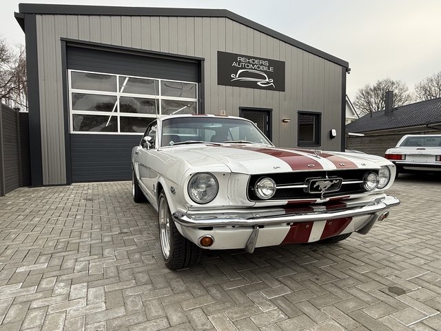 Ford Mustang Hardtop Coupe - bilder 2