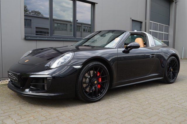 Porsche 991 Targa 4 GTS Bi-Color PDLS Rückfahrka. BOSE Used vehicle for sale | First registration 02/2018 | Price 139.890 €