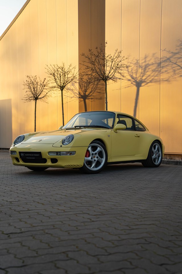 Porsche 911/993 Carrera 4S  pastellgelb 26.225km German car Used vehicle for sale | First registration 05/1998 | Price 215.890 €