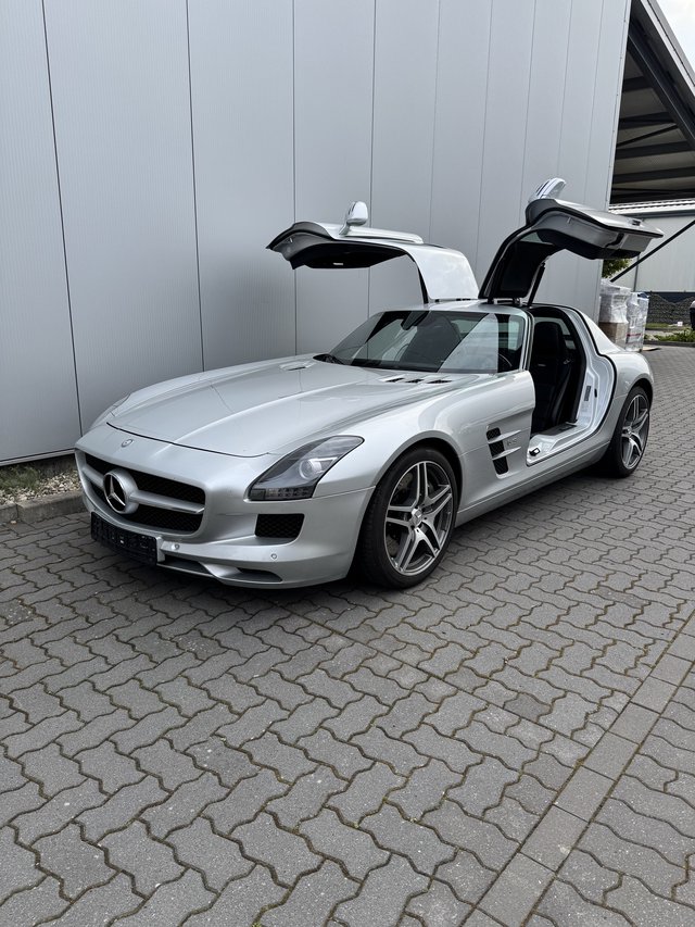 Mercedes-Benz SLS AMG Coupe AMG Carbon Interieur Bi-Xenon Gebrauchtwagen Kaufen | EZ 02/2011 | Preis 244.890 €