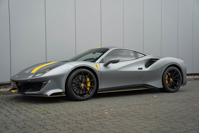 Ferrari 488 Pista  SPECIAL PAINT 1 owner Lift Carbon Gebrauchtwagen Kaufen | EZ 08/2020 | Preis 469.890 €