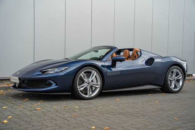 Ferrari 296 GTS  two color Racing Seats Daytona Carbon Gebrauchtwagen Kaufen | EZ 06/2025 | Preis 349.890 €