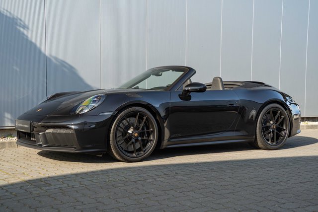 Porsche 992.2 Carrera GTS Cabriolet  stock available Gebrauchtwagen Kaufen | EZ 04/2025 | Preis 199.890 €