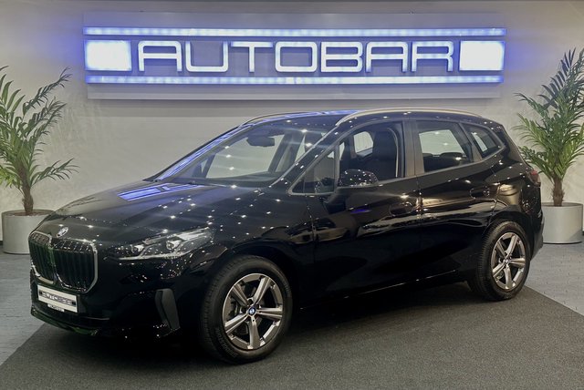 BMW 218 Active Tourer PREMIUM ACC KAM SPUR AMBIENTE Gebrauchtwagen Kaufen | EZ 10/2024 | Preis 27.900 €