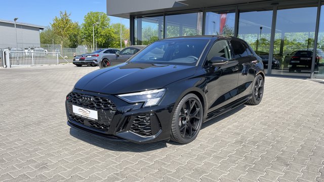 Audi RS3 Sportback, Keramik, Matrix, Pano, Sport AGA, B&O age.one-day registration for sale | First registration 05/2024 | Price 61.985 €