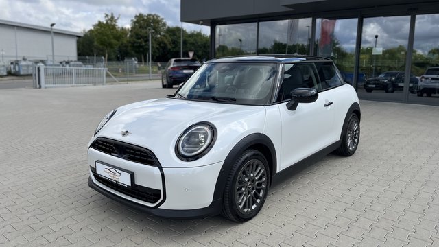 MINI Mini 3-trg. Cooper C Classic Trim, Paket S, SHZ age.one-day registration for sale | First registration 08/2025 | Price 31.485 €