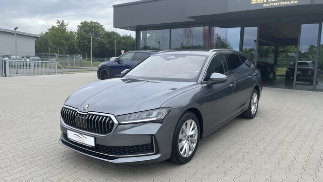 Skoda Superb Combi 1.5 TSI iV 150kW Selection PDC, AHK age.one-day registration Kaufen | EZ 08/2025 | Preis 44.985 €