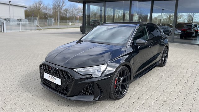 Audi RS 3 Sportback Pano HUD Sportabgas Matrix ABT Power Gebrauchtwagen Kaufen | EZ 03/2026 | Preis 73.485 €