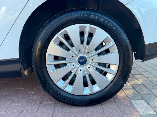 Ford Focus 1.0 Lim. Trend*Klima*PDC*Allwetter*TÜV NEU - bilder 10