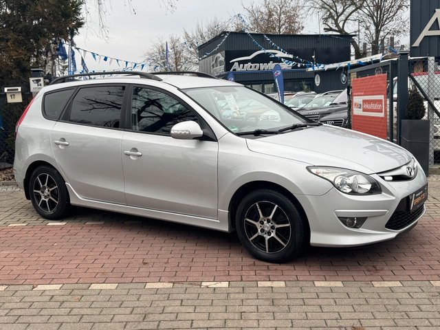 Hyundai i30 cw 1.6 Comfort*Klimaautomatik*Ahk*Tüv NEU - bilder 1