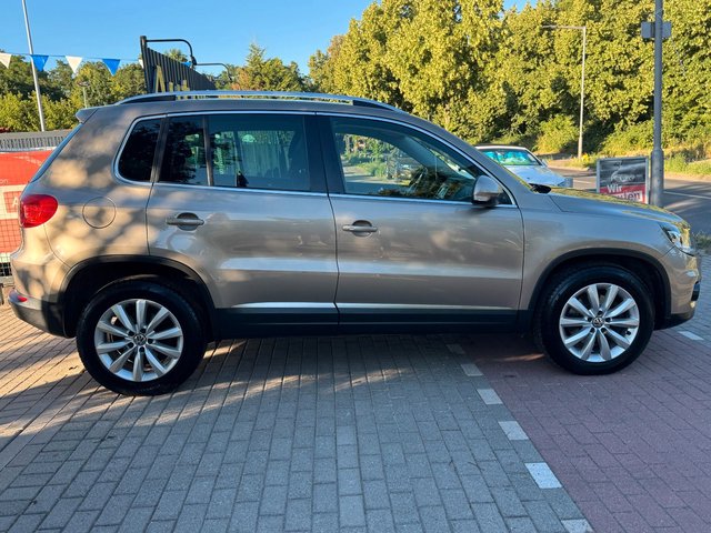 Volkswagen Tiguan 2.0TDI 4Motion*Aut*Webasto*Temp*AHK - bilder 5