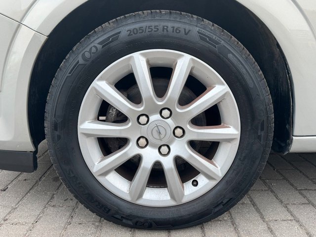 Opel Astra GTC 1.6 Twinport*Leder*Klimaut*Ahk*TÜV NEU - bilder 10