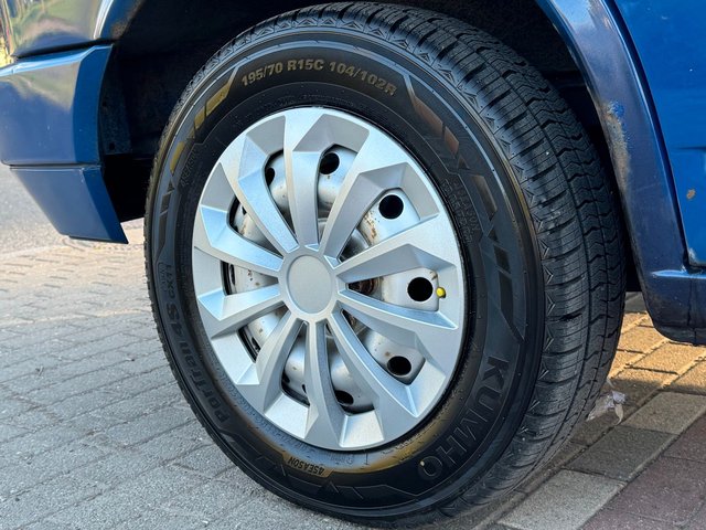 Volkswagen T4 1.9TD Kombi*8Sitze*ATM 105TKM*AHK*Allwetter - bilder 10