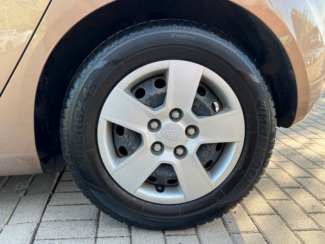 Kia Venga 1.6 Vision*Automatik*Klima*Allwetter*TÜV - bilder 8