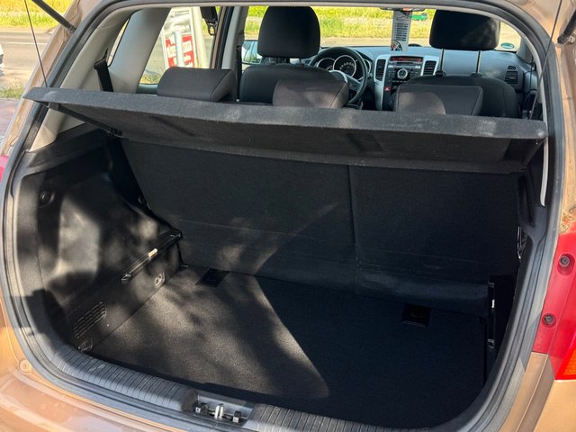Kia Venga 1.6 Vision*Automatik*Klima*Allwetter*TÜV - bilder 9