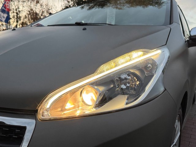 Peugeot 208 Allure 1.2*Klimaaut.*Temp.*PDC*GrauMatt* - bilder 9