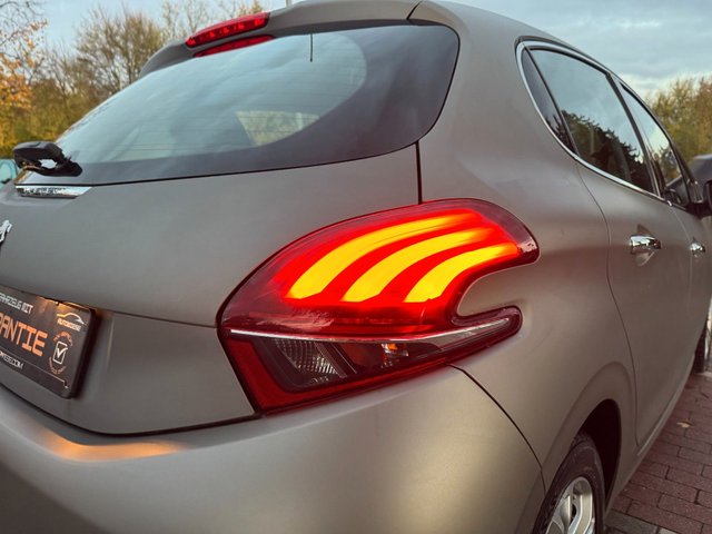 Peugeot 208 Allure 1.2*Klimaaut.*Temp.*PDC*GrauMatt* - bilder 10