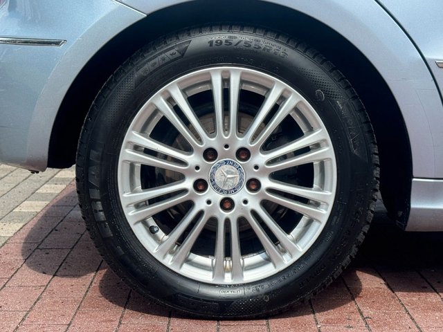 Mercedes-Benz A 200 ELEGANCE*LEDER*PANORAMA*SHZ*VOLL! - bilder 9