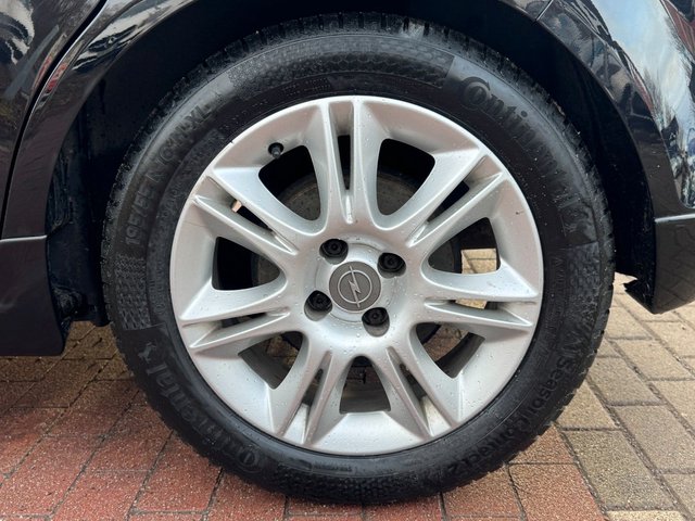 Opel Corsa D Satellite 1.4*OPC-LINE*Klima*Shz*TÜV NEU - bilder 9