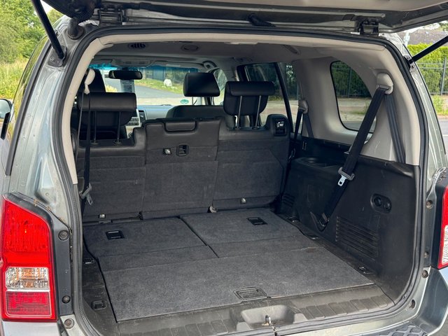 Nissan Pathfinder 2.5 dCi 4x4*Aut*7Sitze*AHK*Kam*Temp* - bilder 6