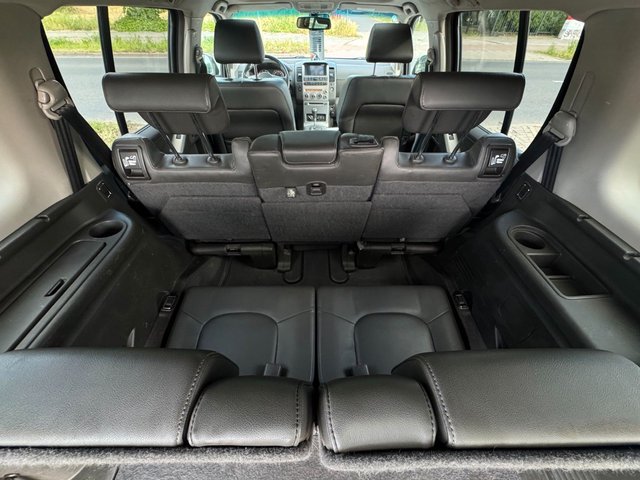 Nissan Pathfinder 2.5 dCi 4x4*Aut*7Sitze*AHK*Kam*Temp* - bilder 8