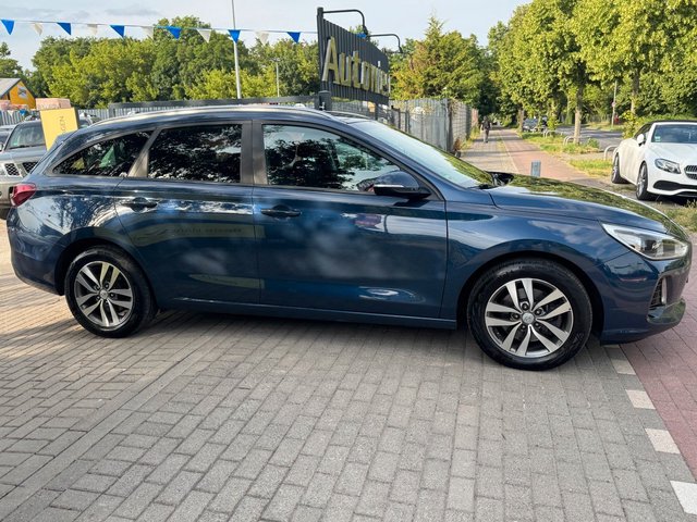 Hyundai i30 cw Family +*Navi*SHZ*Alu*Kamera*TÜV NEU - foto 4