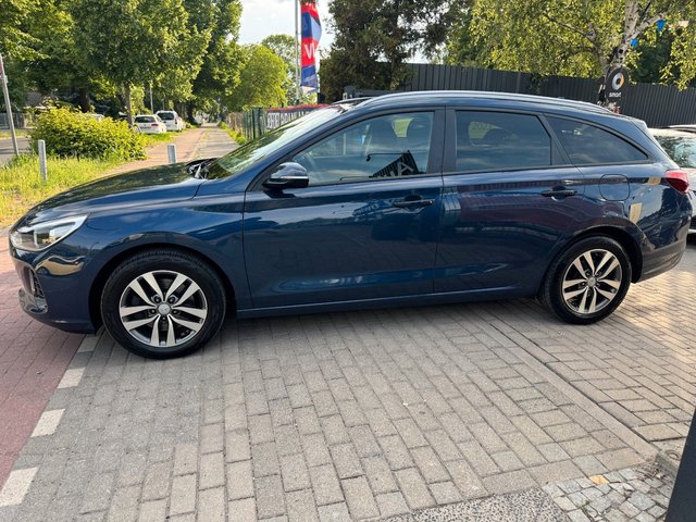 Hyundai i30 cw Family +*Navi*SHZ*Alu*Kamera*TÜV NEU - foto 7