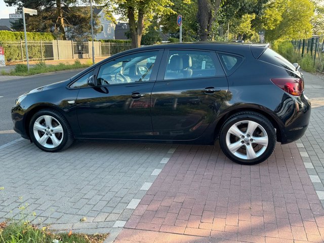 Opel Astra J Limousine EDITION 1.6*Xenon*Temp*Klima* - bilder 7
