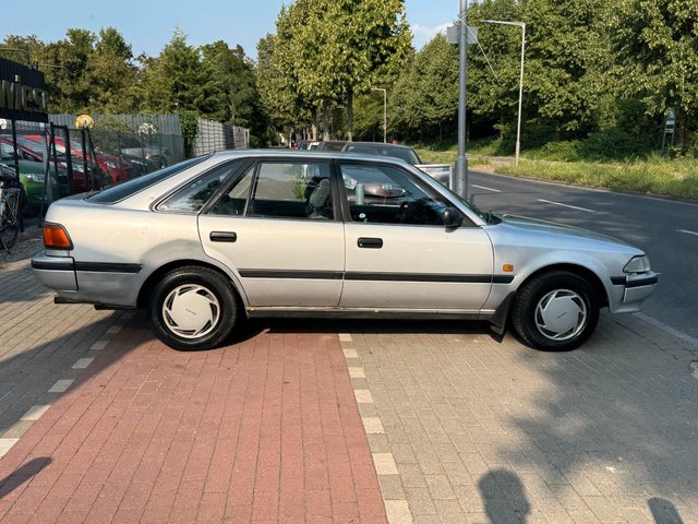 Toyota Carina 1.6 16V*MIT ORIGINAL KAT*TÜV 01/25 - bilder 4