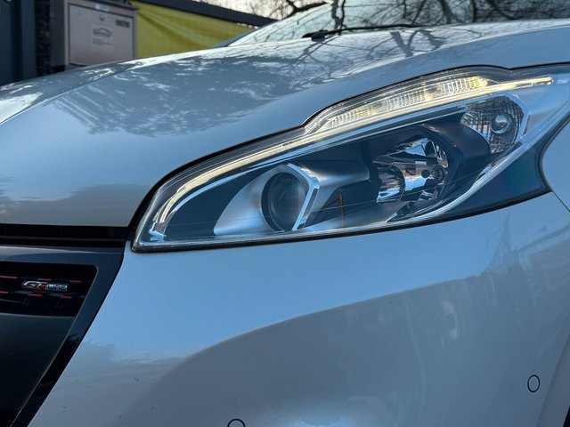Peugeot 208 GT Line*Aut*Nav*Pano*JBL*Szhz*Temp*PDC*Kam* - bilder 10