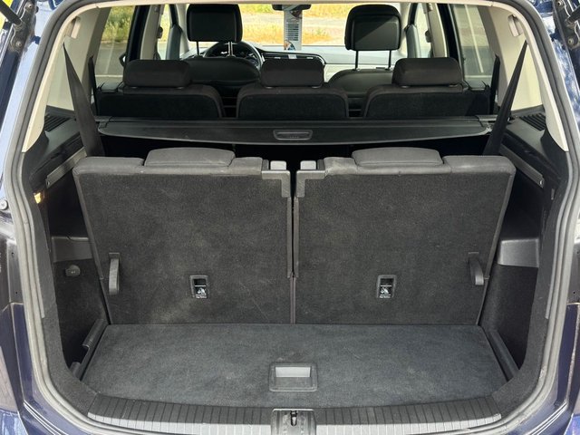 Volkswagen Touran Comfortline 2.0TDI*Navi*7Sitze*PDC*Alu* - bilder 9