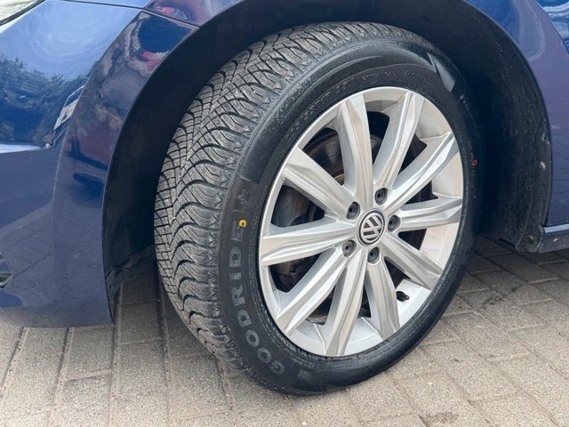 Volkswagen Touran Comfortline 2.0TDI*Navi*7Sitze*PDC*Alu* - bilder 10