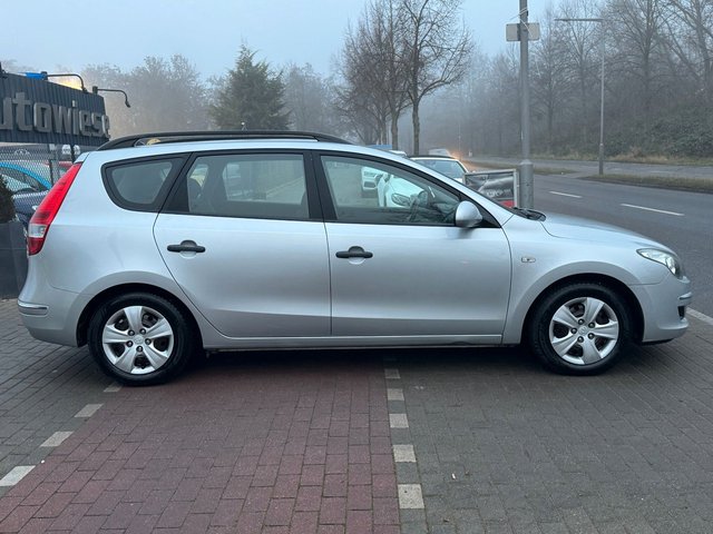 Hyundai i30 cw 1.4 FIFA WM Edition Kombi*Klima*TÜV NEU - bilder 4