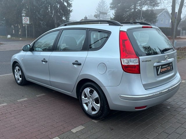 Hyundai i30 cw 1.4 FIFA WM Edition Kombi*Klima*TÜV NEU - bilder 6