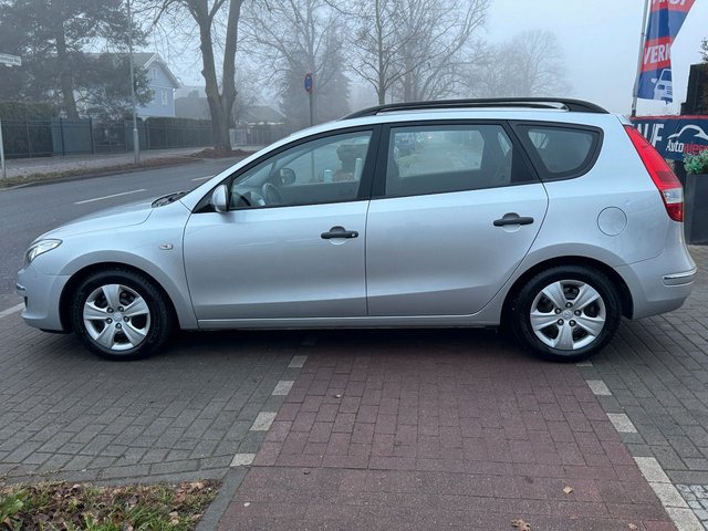 Hyundai i30 cw 1.4 FIFA WM Edition Kombi*Klima*TÜV NEU - bilder 7