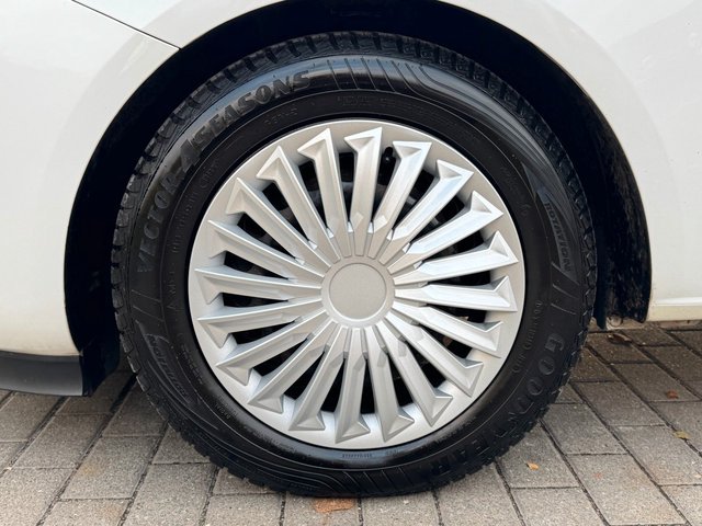 Opel Corsa E 1.3CDTI Edition ecoFlex*Aut*Nav*TÜV NEU - foto 10