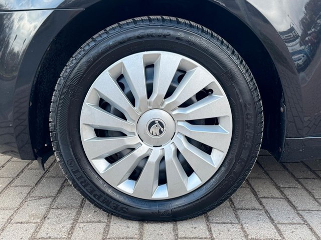 Skoda Octavia 2.0TDI Combi*Aut*PDC*Nav*Temp*Szhz*AHK* - bilder 10