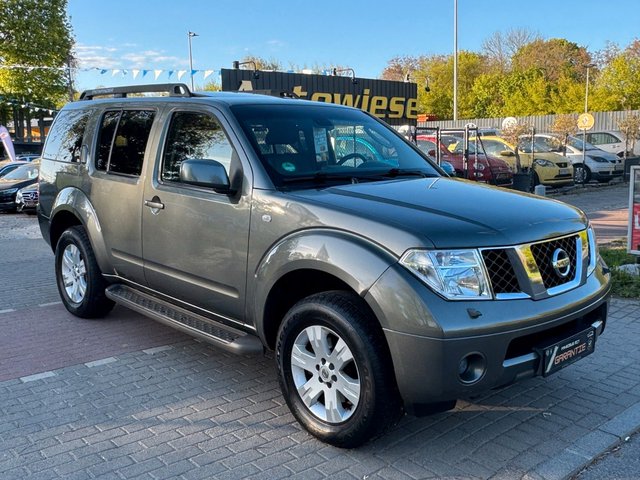 Nissan Pathfinder 2.5 dCi 4x4*Aut*7Sitze*AHK*Kam*Temp* - bilder 3