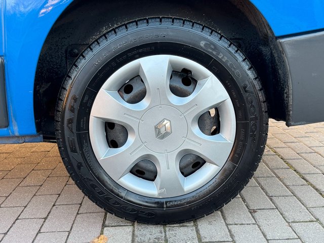 Renault Trafic Kasten L1H1 2,7t*Klima*3xSitzer*Ahk*EU5 - bilder 9