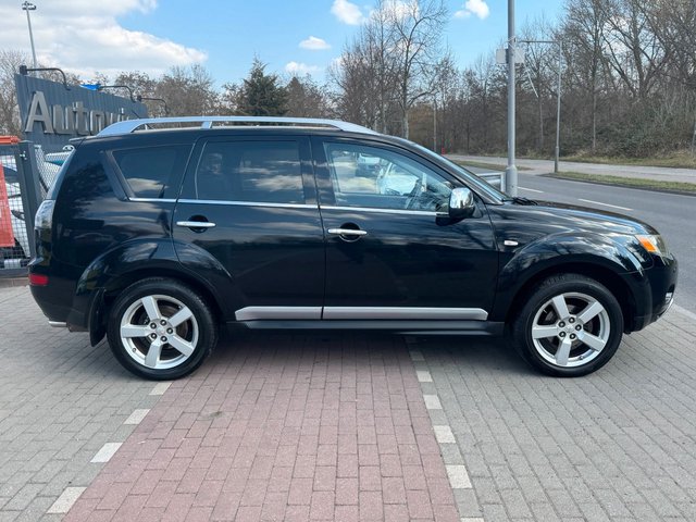 Mitsubishi Outlander 2.4 Intense*4x4*Aut*Leder*Temp*Szhz* - bilder 4