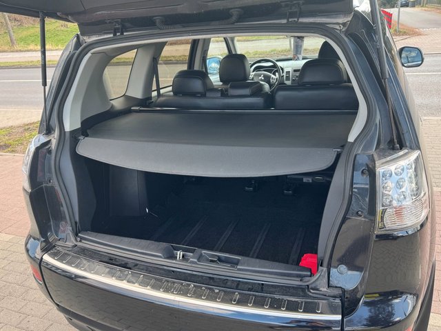 Mitsubishi Outlander 2.4 Intense*4x4*Aut*Leder*Temp*Szhz* - bilder 6