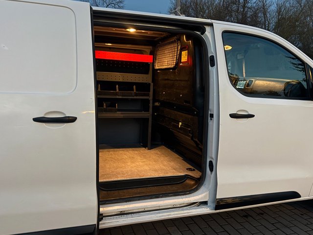 Toyota Proace 1.6 L1 Kasten Meister*Nav*Temp*Kamera*PDC - bilder 7